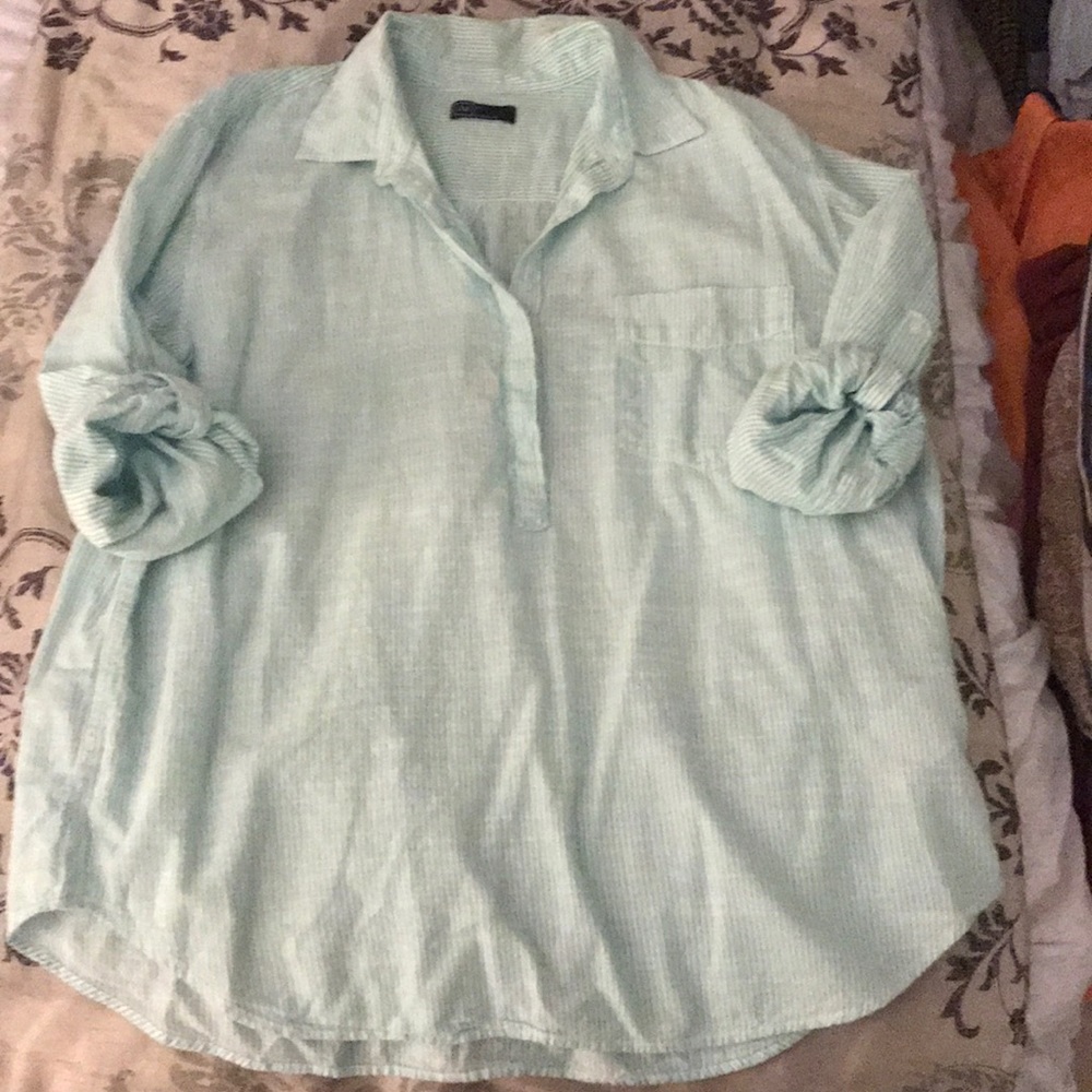 Gap seersucker pattern sea foam green button up